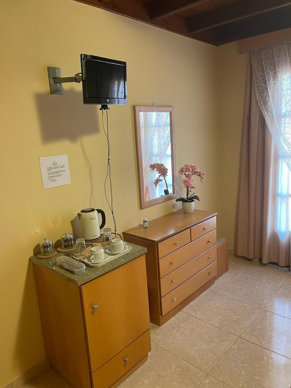 Villa Pinotsi Đảo Sými Ngoại thất bức ảnh